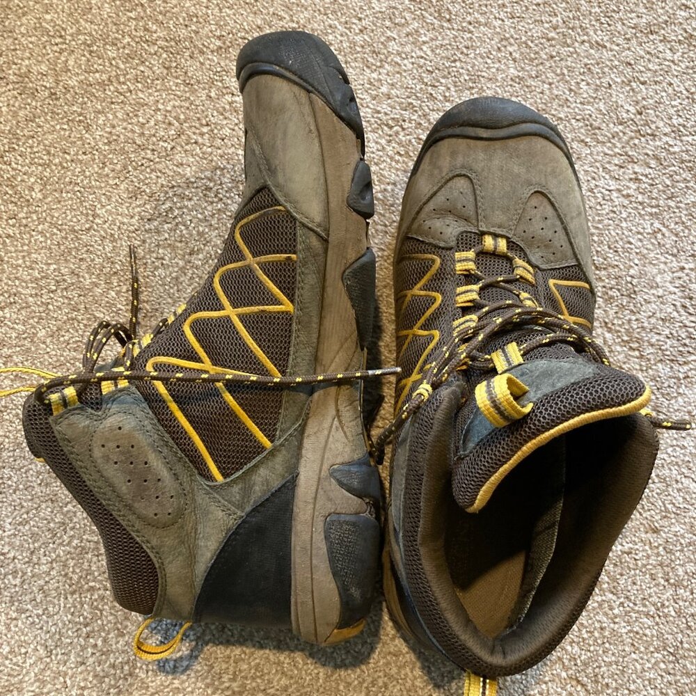 Keen mens hiking boots. Size 12